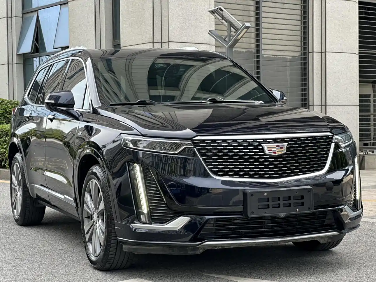 Photo 3 - Cadillac XT6
