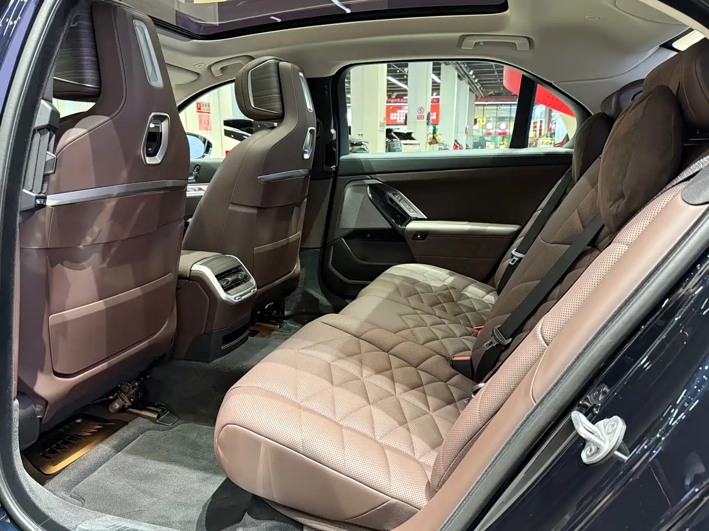 BMW 7 Series 2023 Model 740Li Leading M Sport Package фото 19