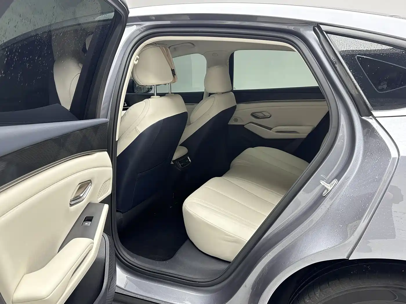 BYD Qin L 2024 DM-i 80KM Leading Edition фото 15