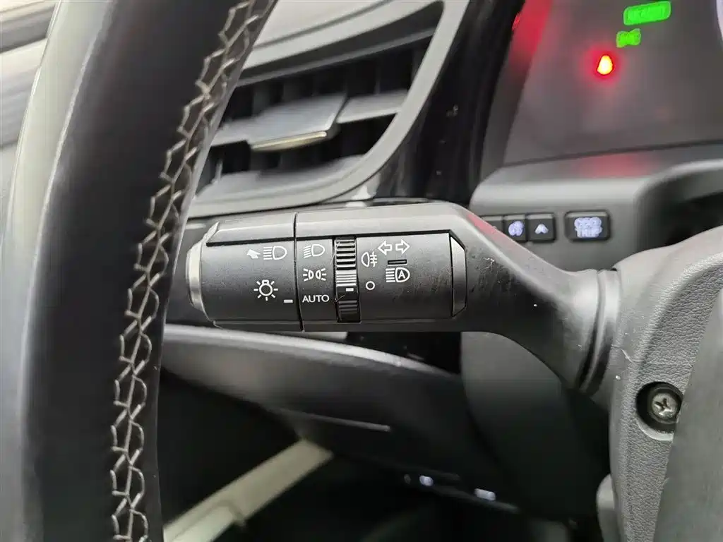 Lexus ES 2021 300h F SPORT фото 21