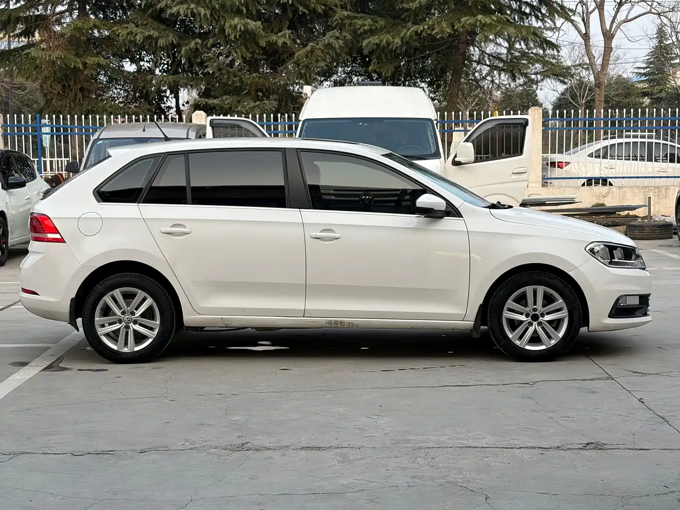 Volkswagen Santana 2015 Gran Santana 1.6L Automatic Luxury фото 16