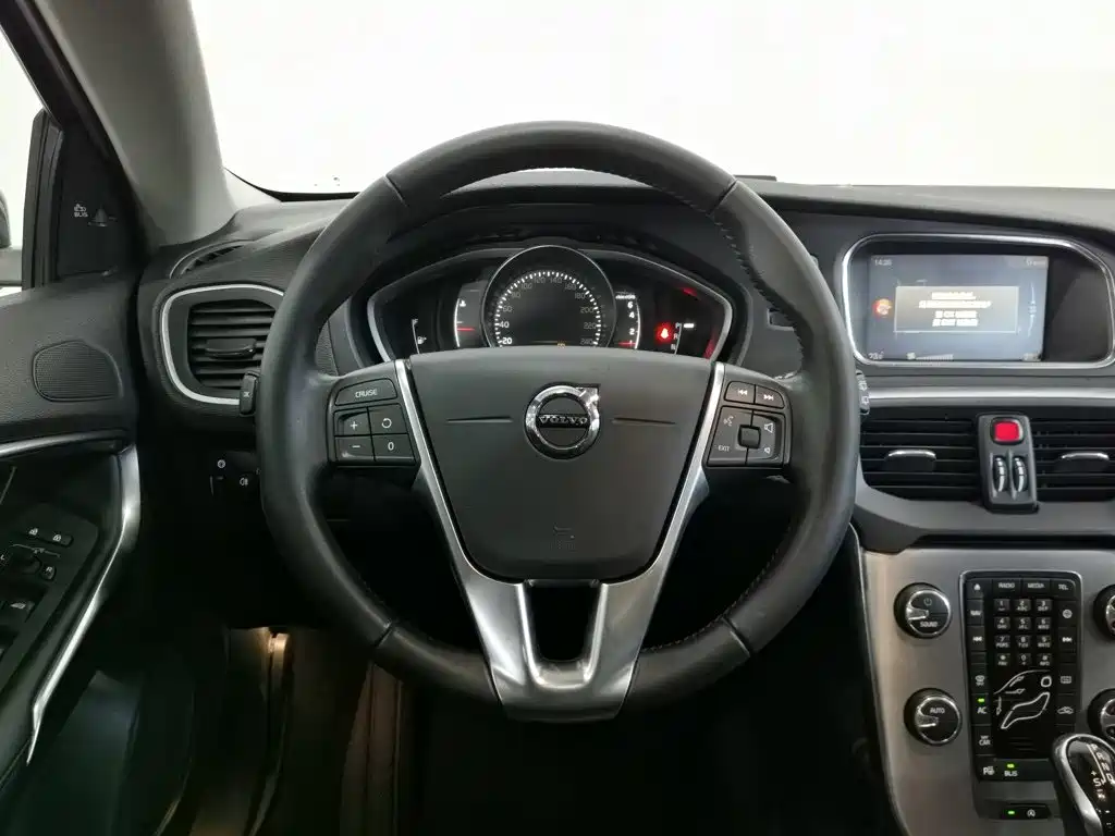 Volvo V40 2018 2018 T3 R-Design Edition