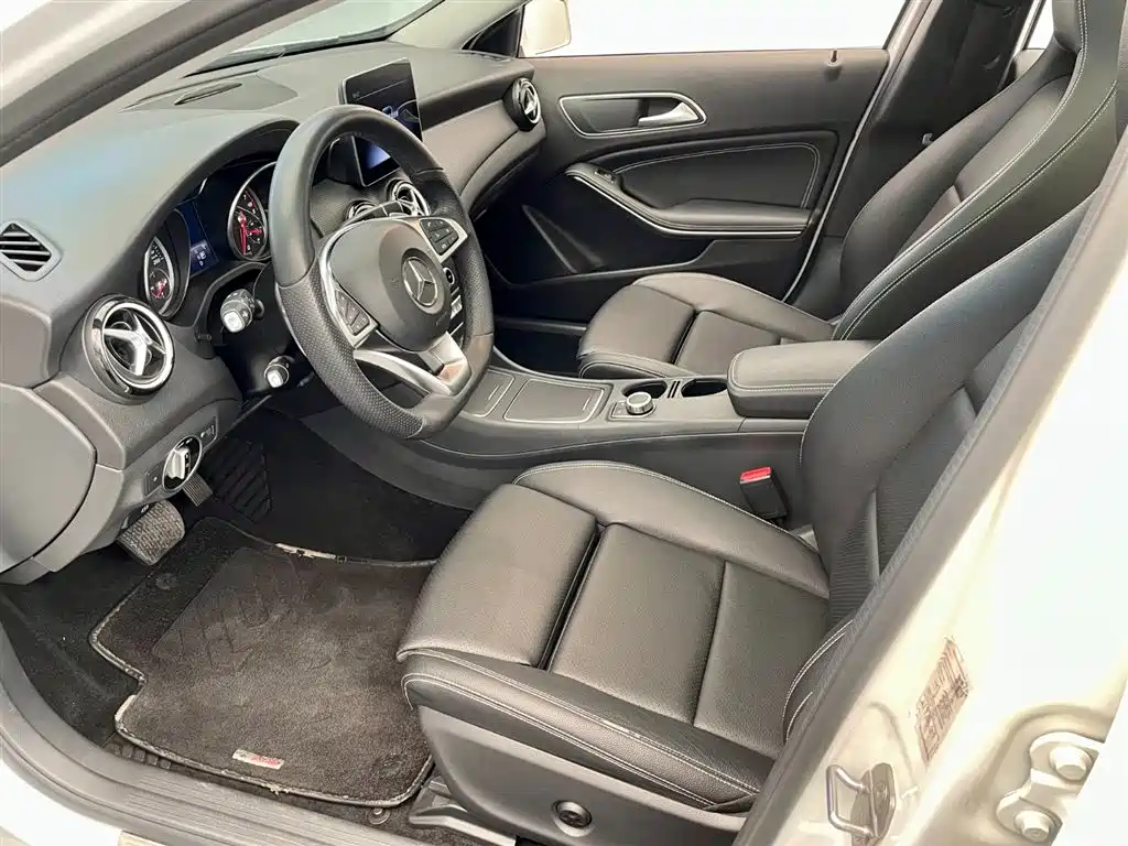 Mercedes-Benz GLA 2019 GLA 200 Dynamic фото 6