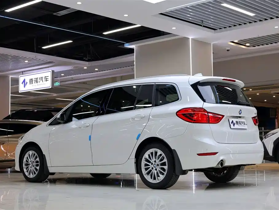 BMW 2 Series Gran Tourer 2019 220i Leading фото 5