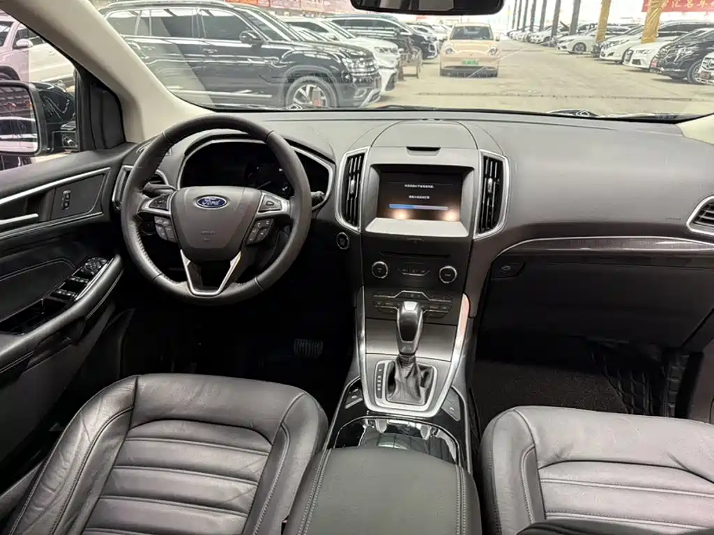 Фото 12 - Ford Edge