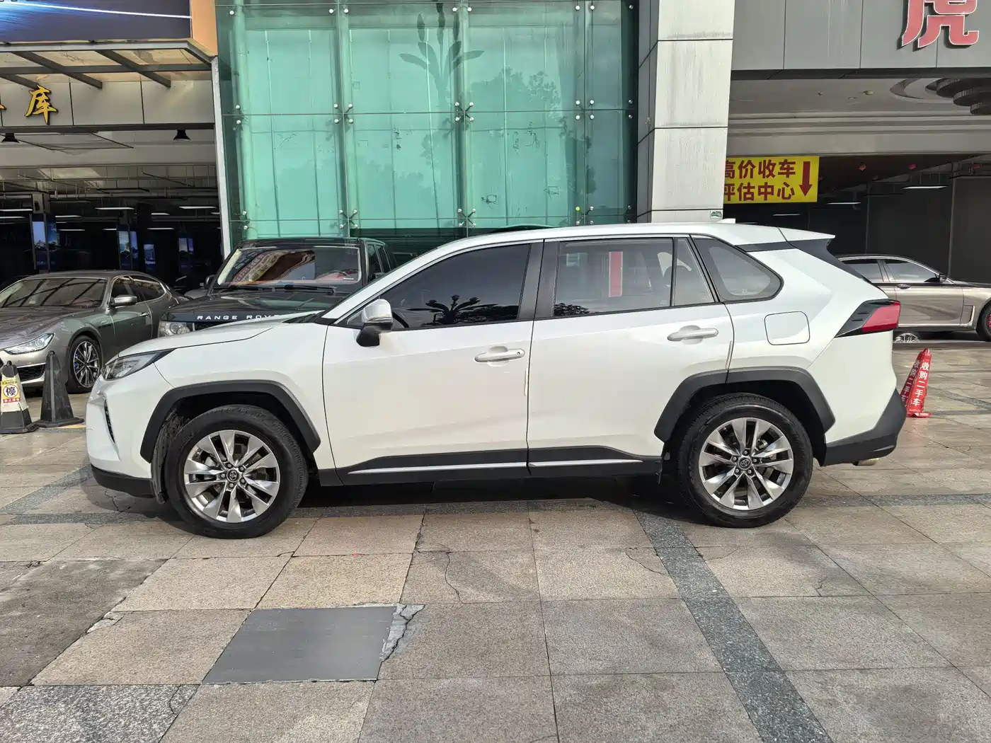 Toyota Wildlander 2022 2.0L CVT FWD Luxury PLUS Edition фото 4