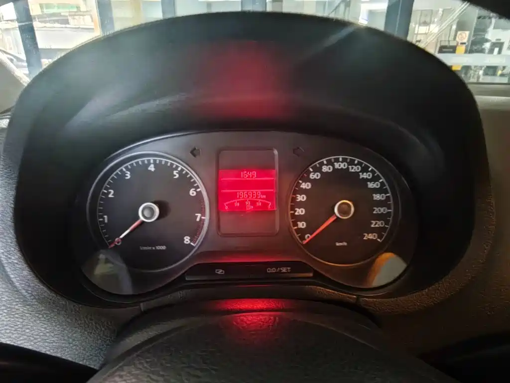 صورة 10 - Volkswagen Polo