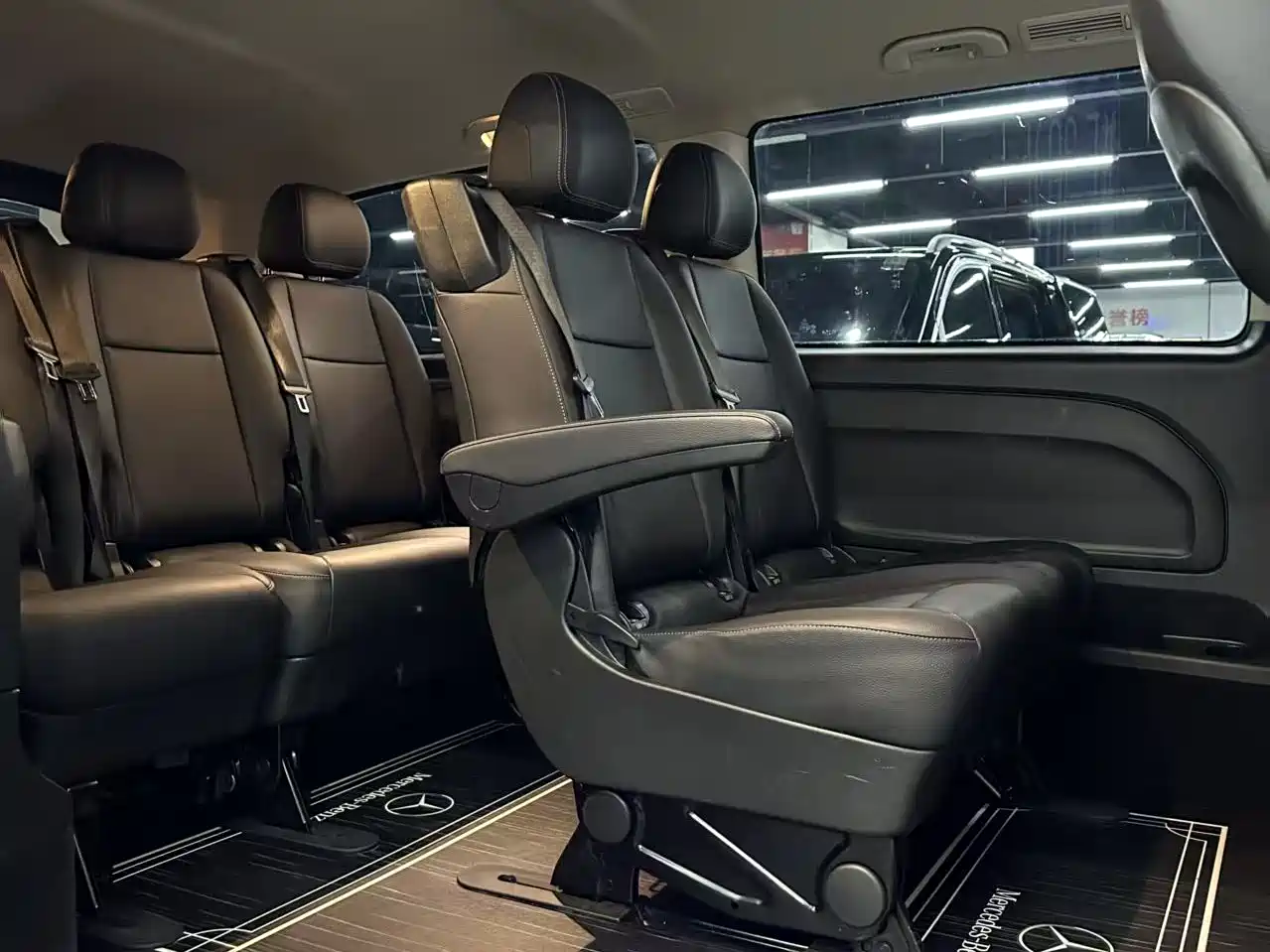 Mercedes-Benz Vito 2023 2.0T Elite 7-Seater фото 10