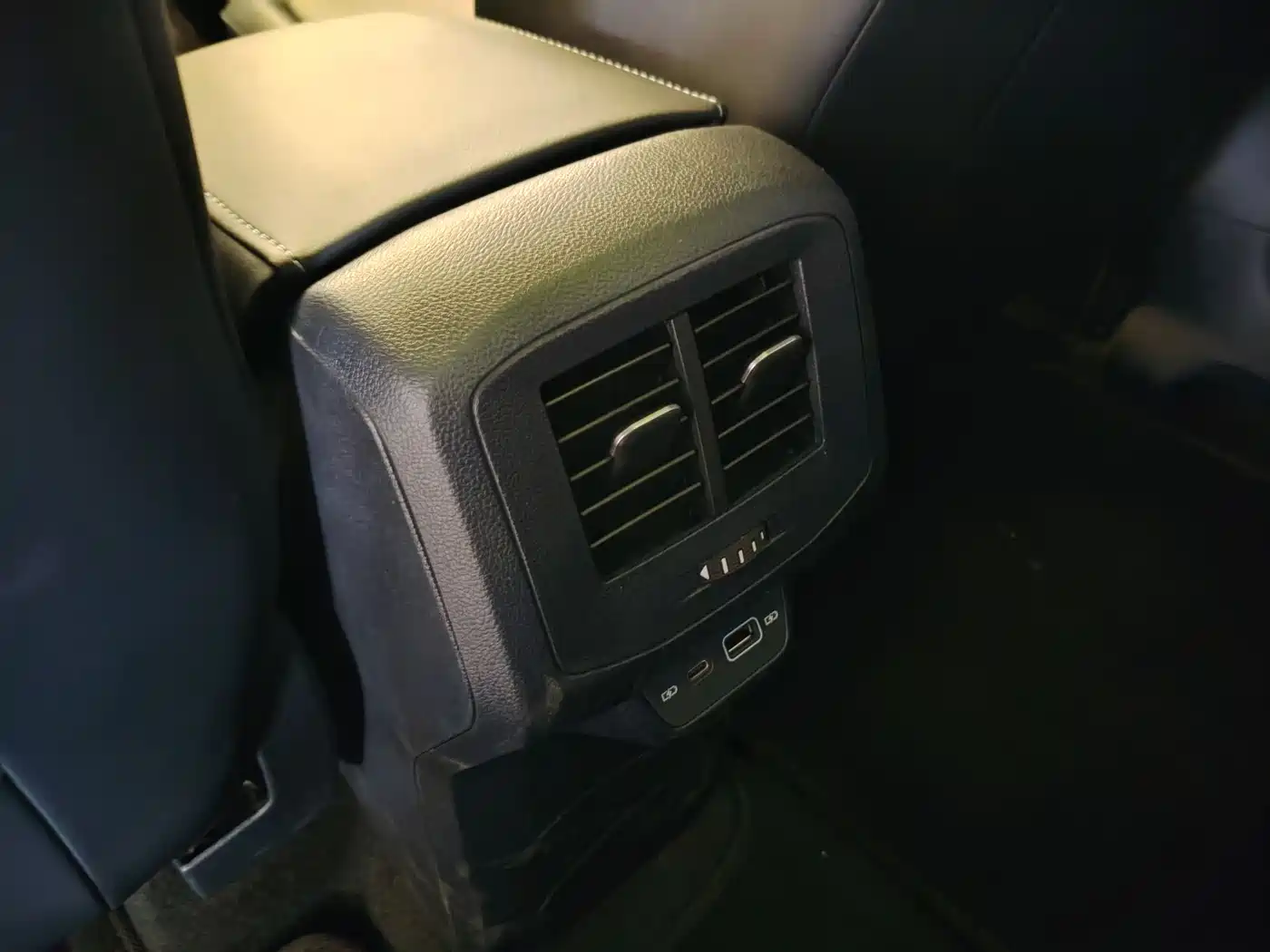 Volkswagen Tharu 2025 New Edge 300TSI Enjoyment Edition фото 24
