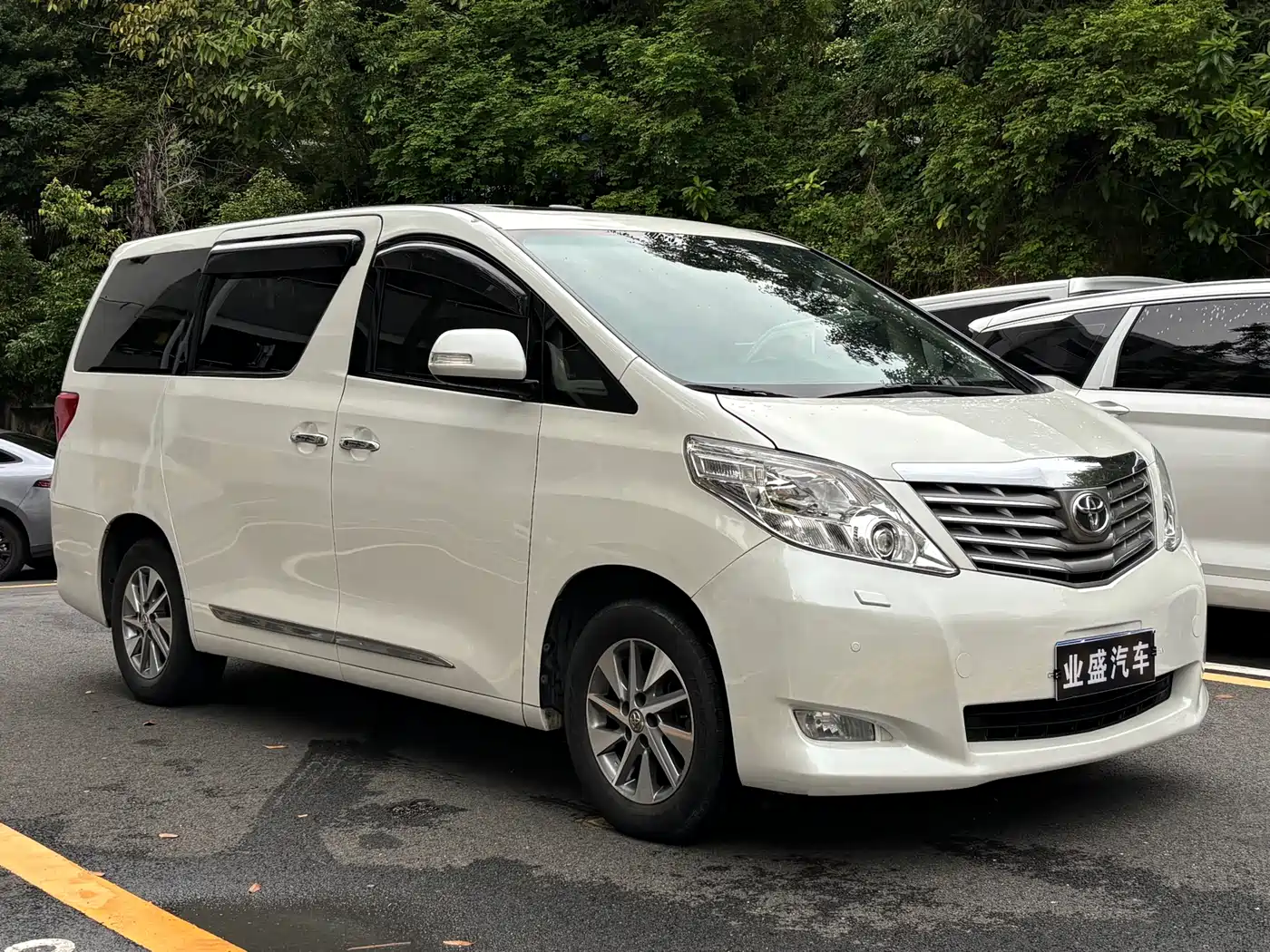 Toyota Alphard 2011 3.5L Luxury Edition фото 3