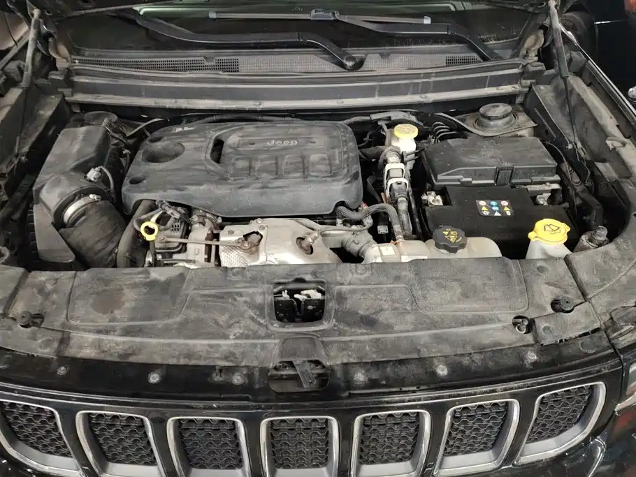 Jeep Grand Commander 2019 2018 2.0T AWD Premium Navigation Edition (China V)