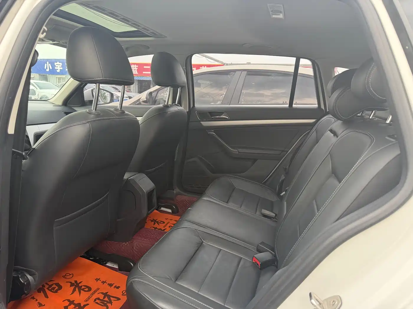 Volkswagen Lavida Tour 2015 1.6L Automatic Comfort Edition фото 14
