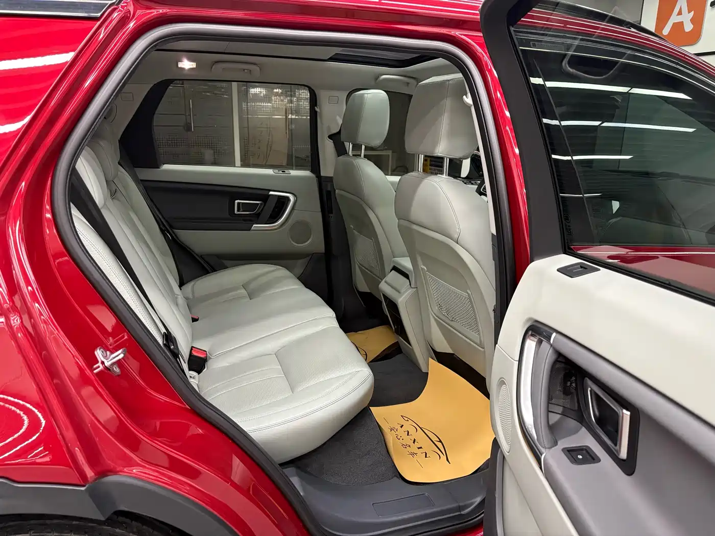 Land Rover Discovery Sport 2018 240PS SE Edition фото 18