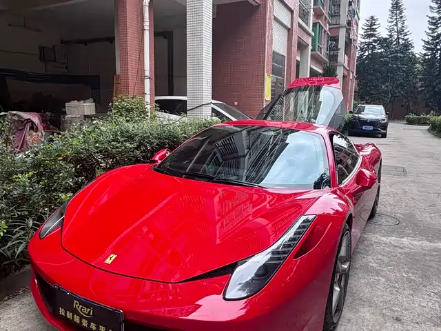 FERRARI 458