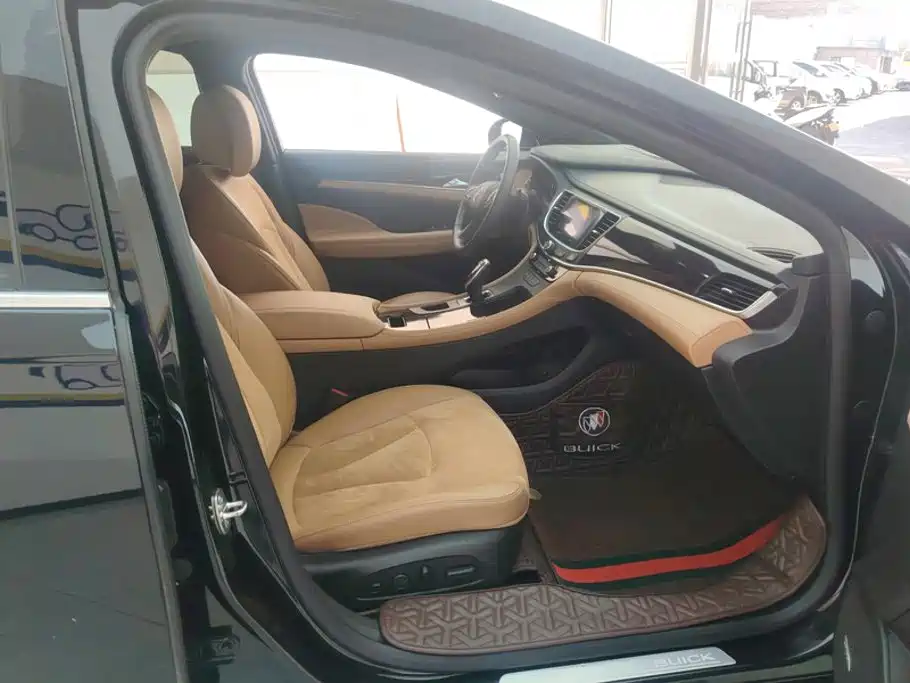 Photo 8 - Buick LaCrosse