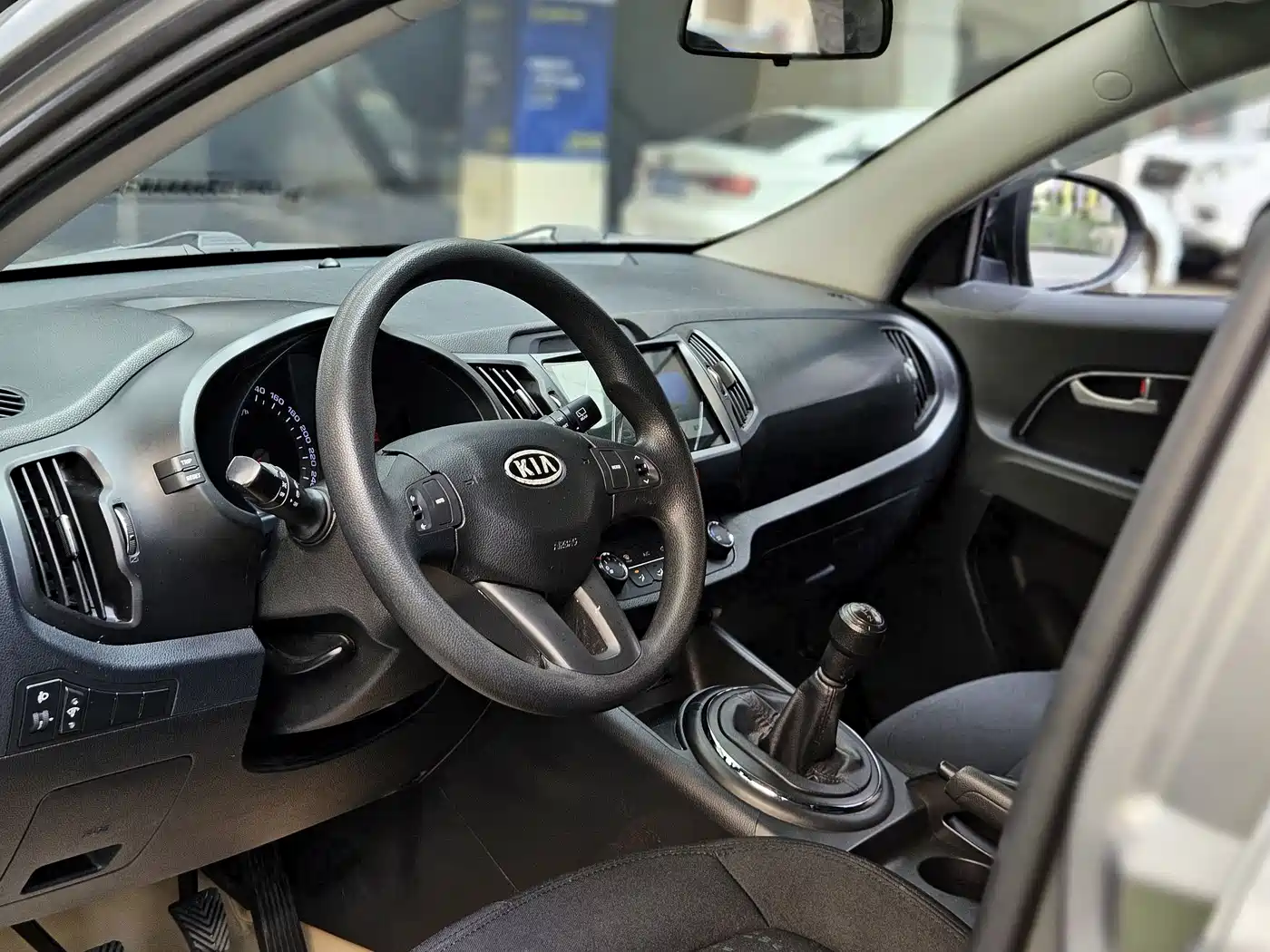 Kia Sportage 2011 2.0L Manual 2WD GL фото 10