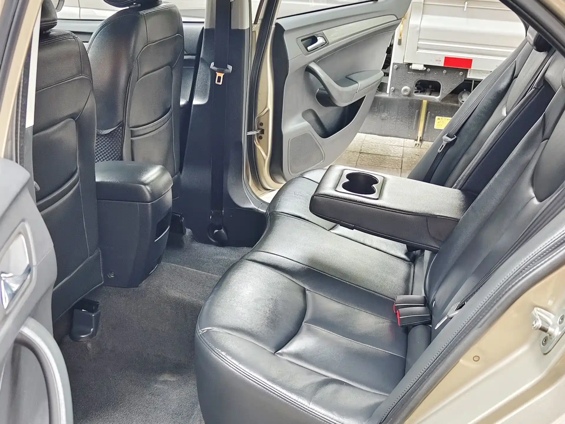 Фото 8 - Roewe 360