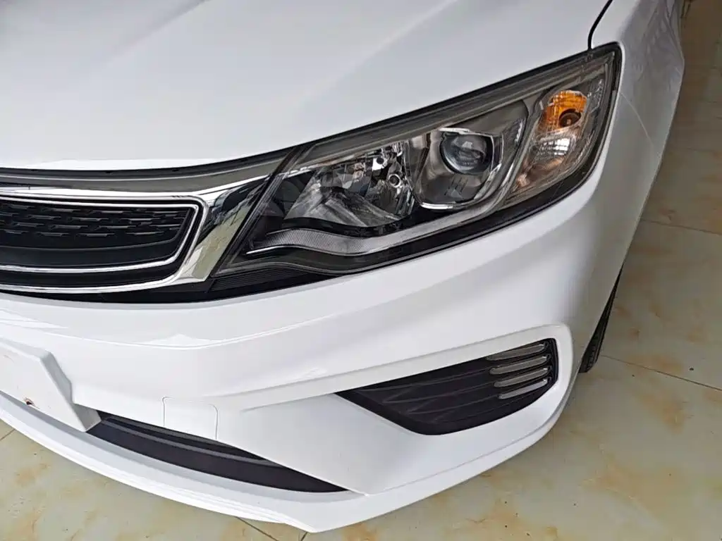 Фото 24 - Geely Vision