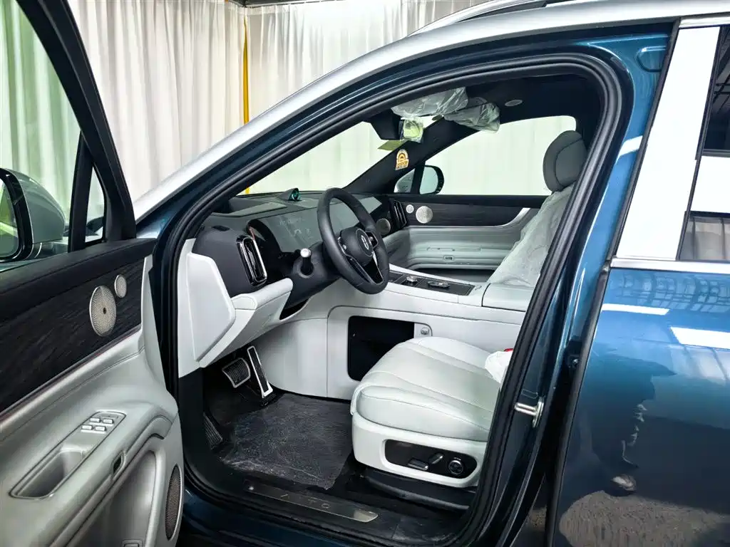 AITO Wenjie AITO M9 2024 Model Extended Range Ultra Edition 52kWh 5-Seater фото 9