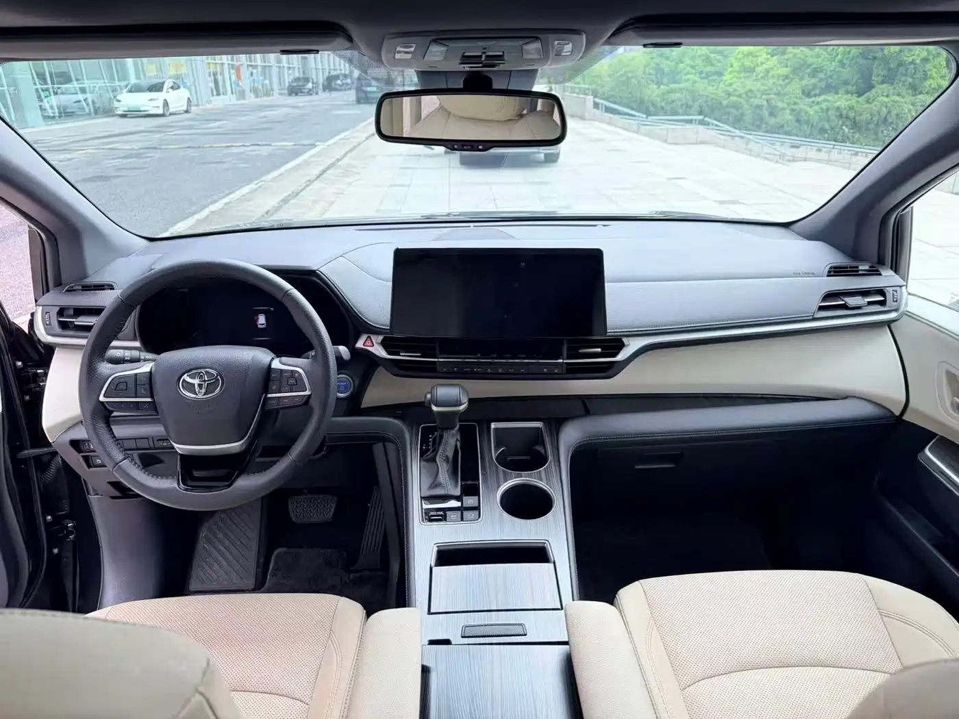 Toyota Sienna 2021 2.5L Hybrid Premium Edition фото 9