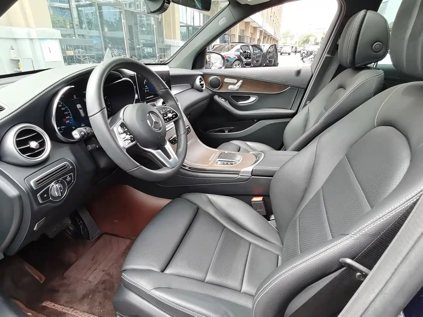 Mercedes-Benz GLC 2022 Facelift GLC 300 L 4MATIC Dynamic Collector's Edition фото 13