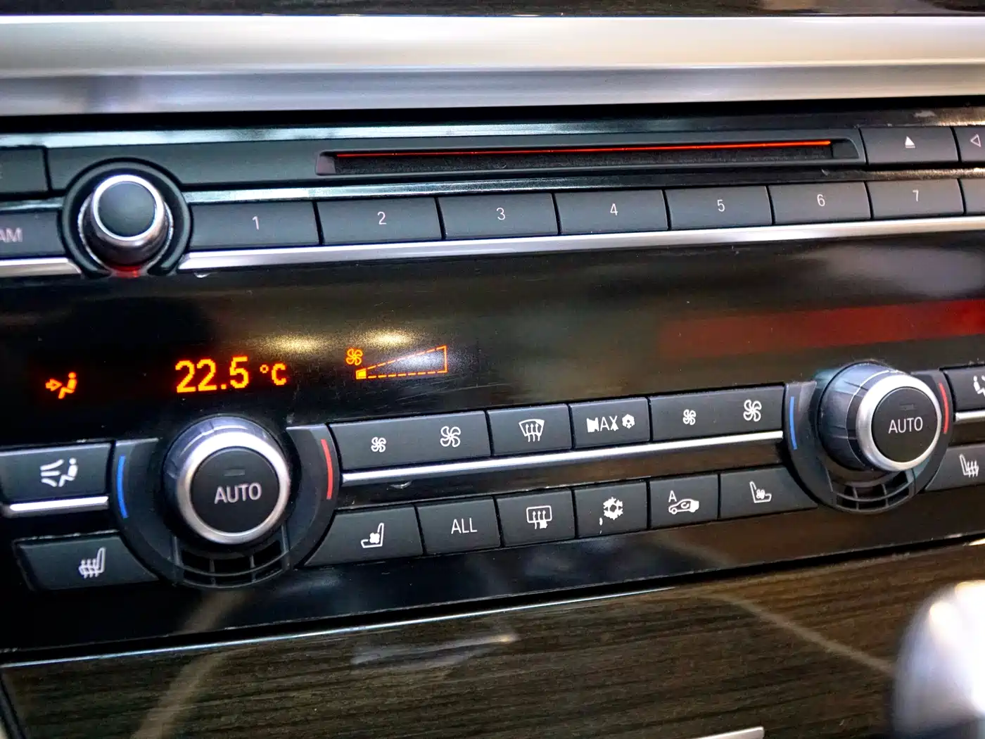 BMW 7 Series 2010 4.4T Hybrid фото 18