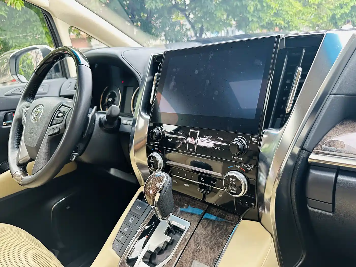 Toyota Alphard 2021 Hybrid 2.5L Ultimate фото 16