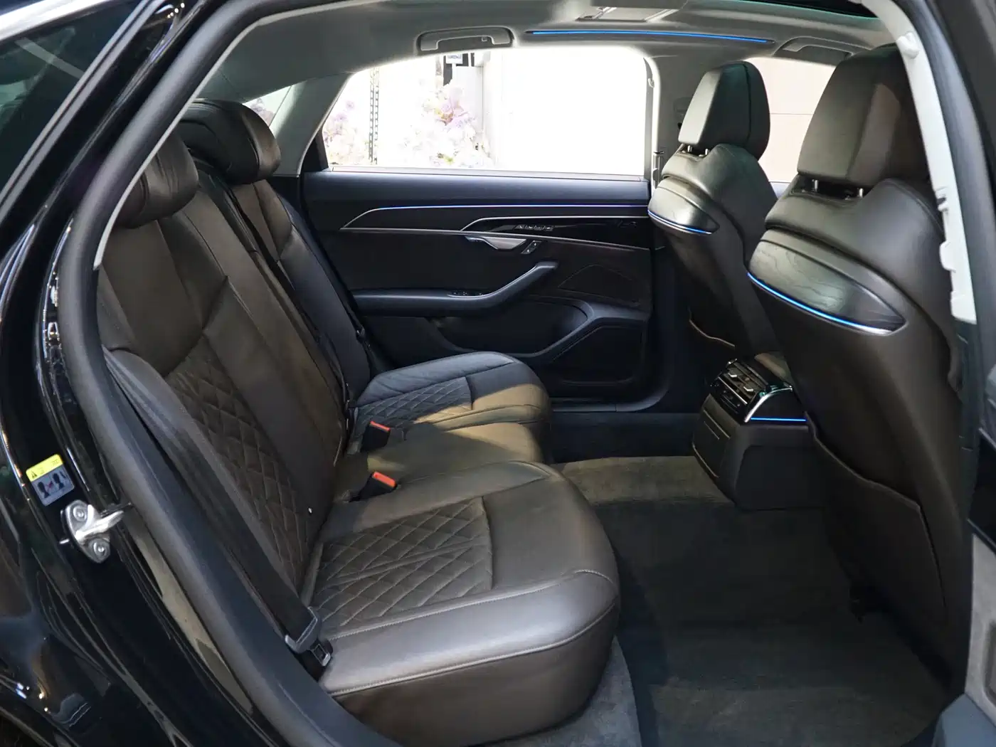 Audi A8 2022 A8L 50 TFSI quattro Comfort Collector's Edition фото 11
