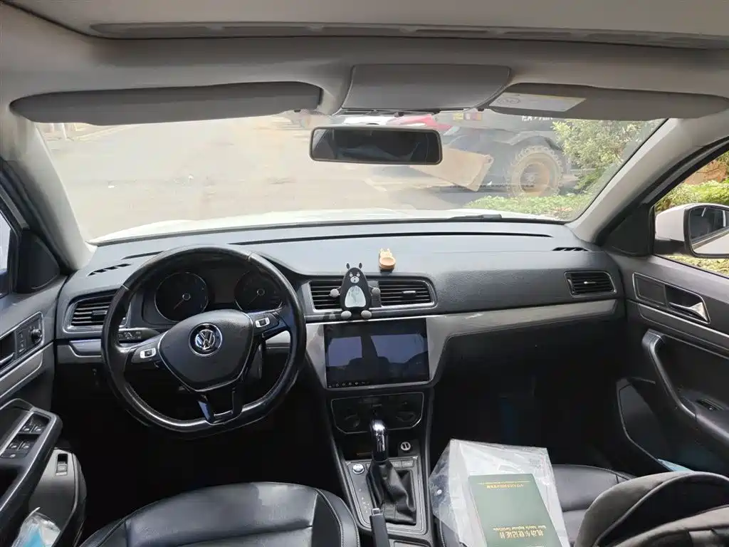 Volkswagen Lavida 2017 1.6L Automatic Comfort Edition фото 15