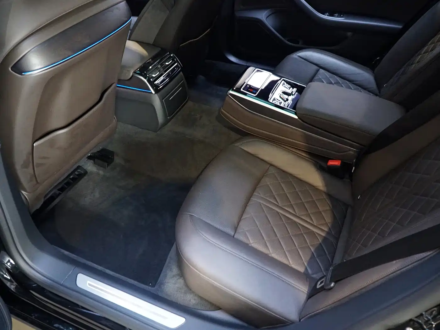 Audi A8 2022 A8L 50 TFSI quattro Comfort Collector's Edition фото 5