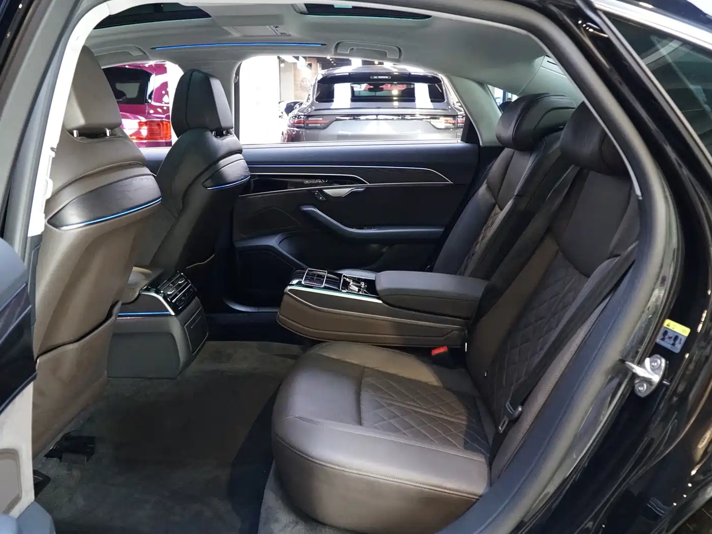 Audi A8 2022 A8L 50 TFSI quattro Comfort Collector's Edition фото 6