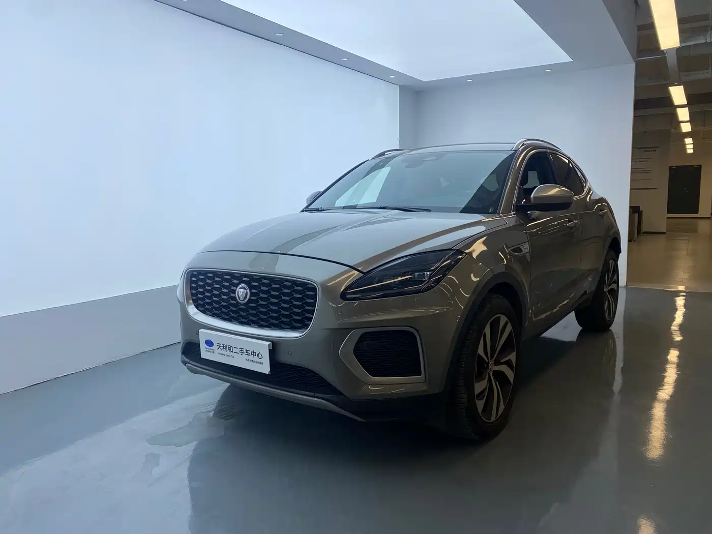 Jaguar E-PACE 2023 2024 Progressive Sport Edition R-DYNAMIC S