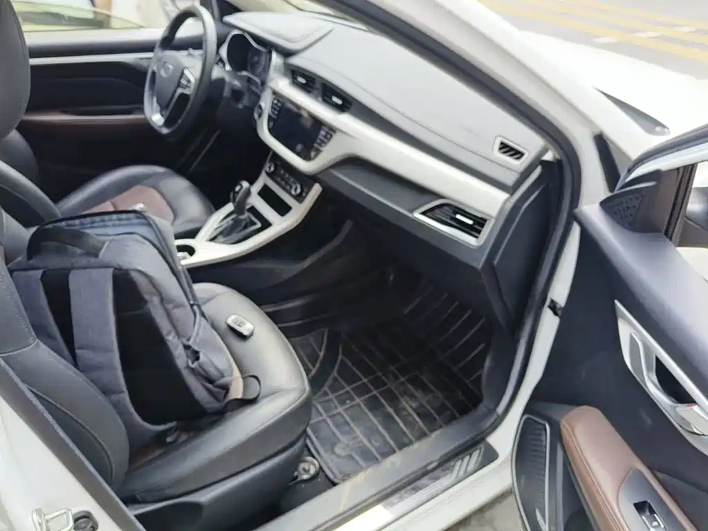 Photo 10 - Geely Vision