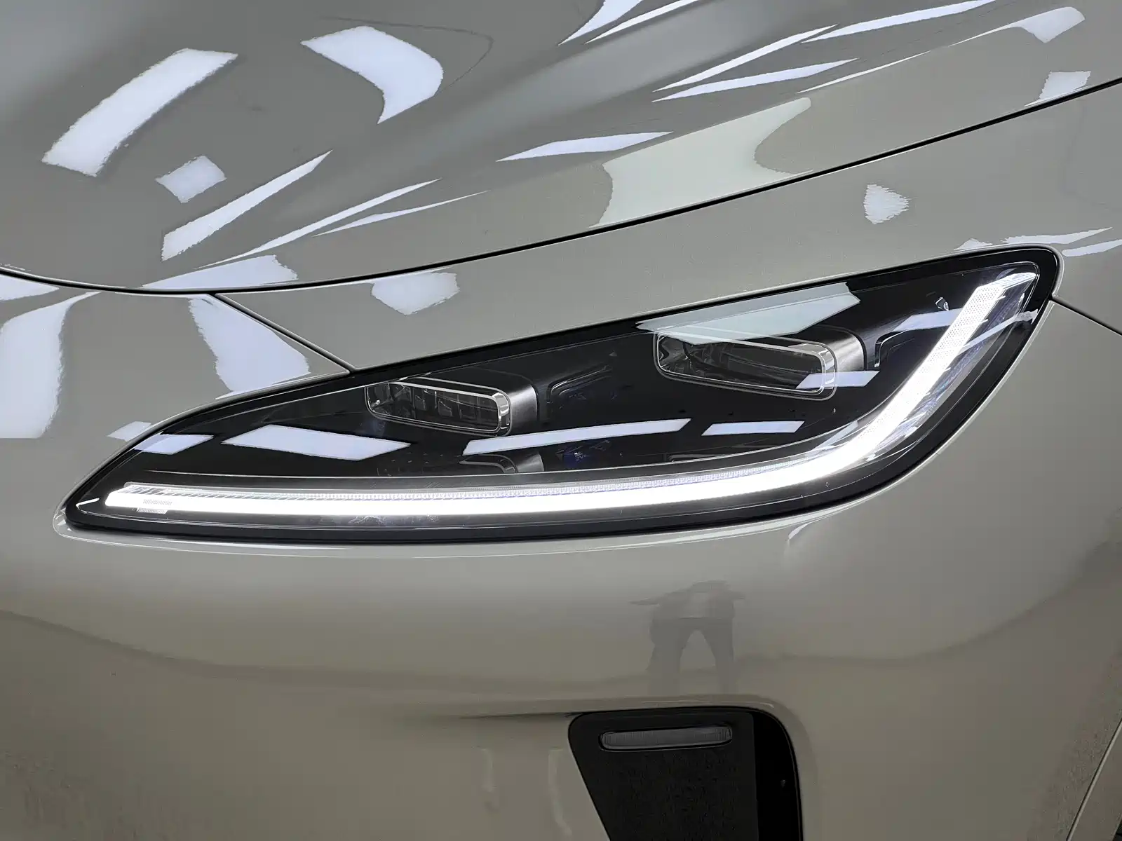 Photo 8 - Shangjie SUV