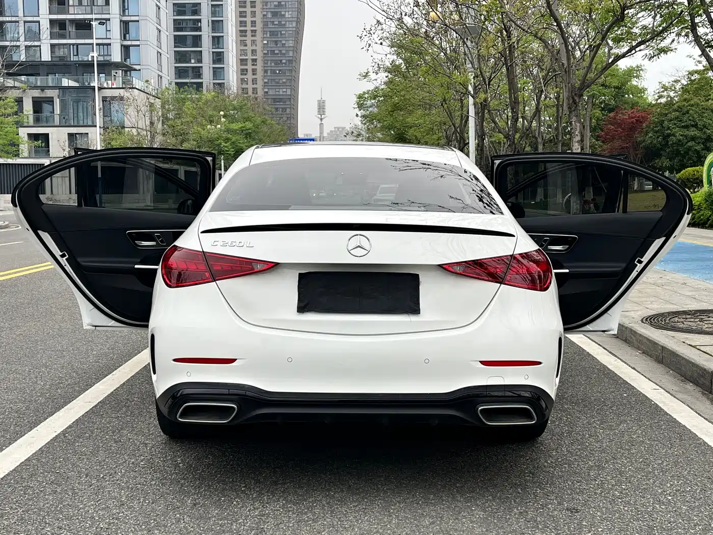 Mercedes-Benz C-Class 2024 C 260 L Night Edition Sport фото 11