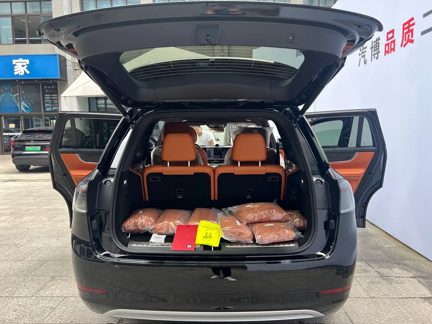 AITO Wenjie AITO M9 2024 Range Extender Max Edition 42kWh 6-seater фото 19