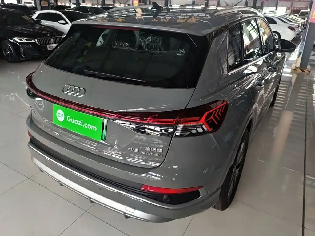 Photo 7 - Audi Q4 e-tron