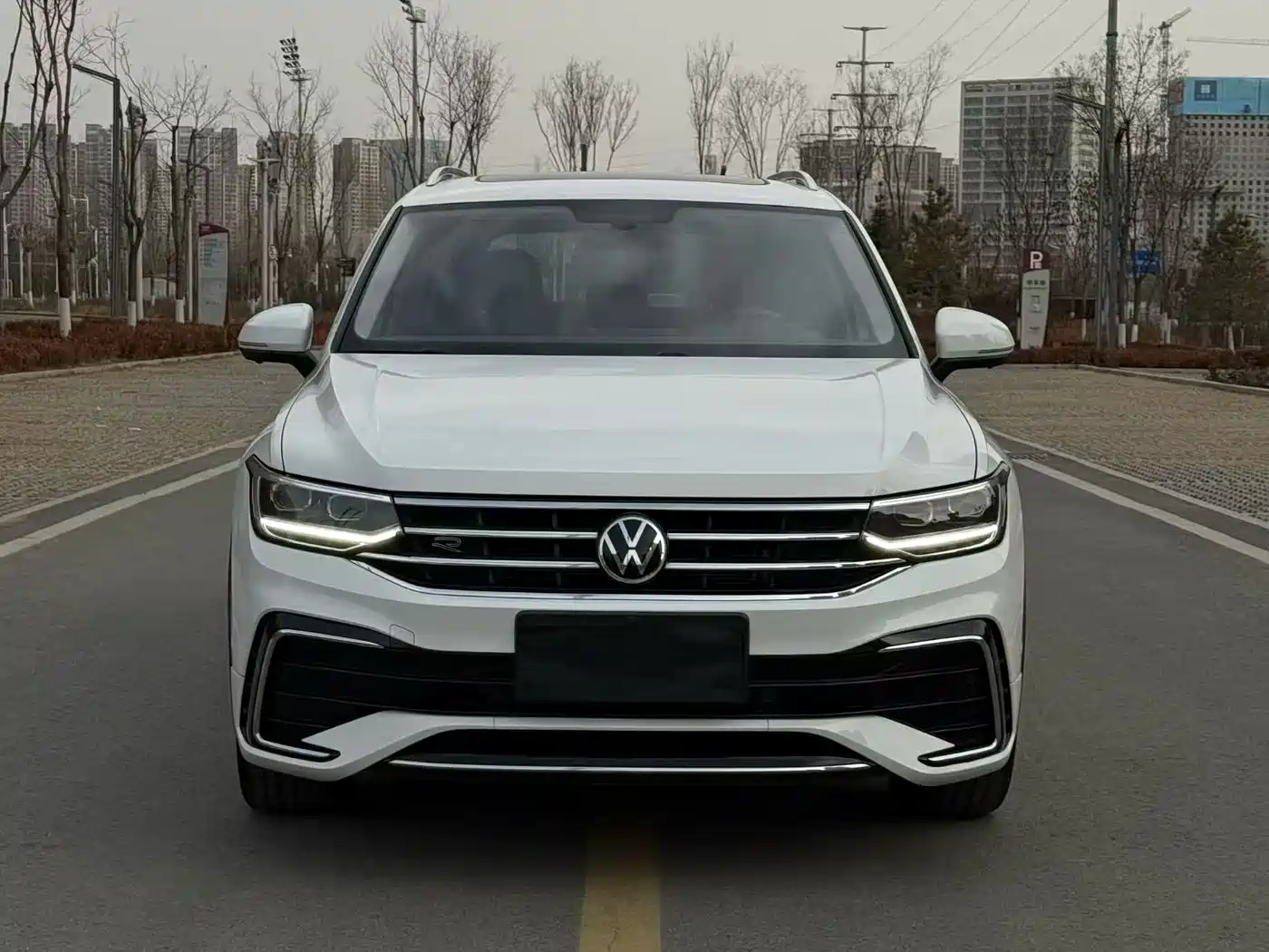 Volkswagen Tiguan L 2022 330TSI Auto 2WD R-Line Premium Edition фото 2