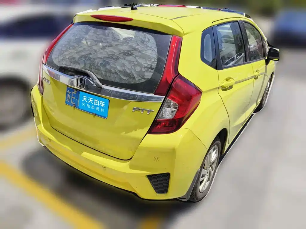 Фото 2 - Honda Fit
