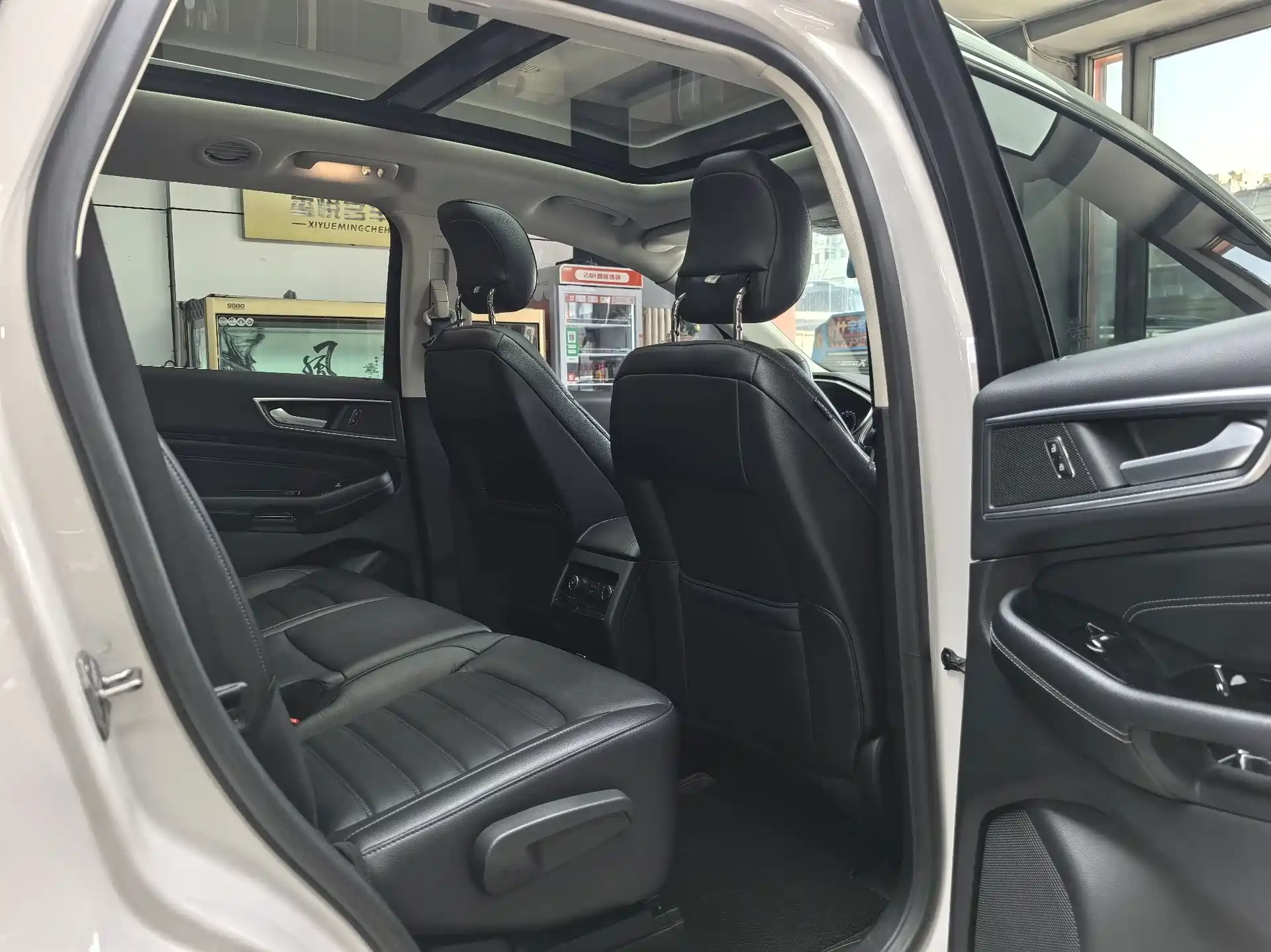 Фото 15 - Ford Edge