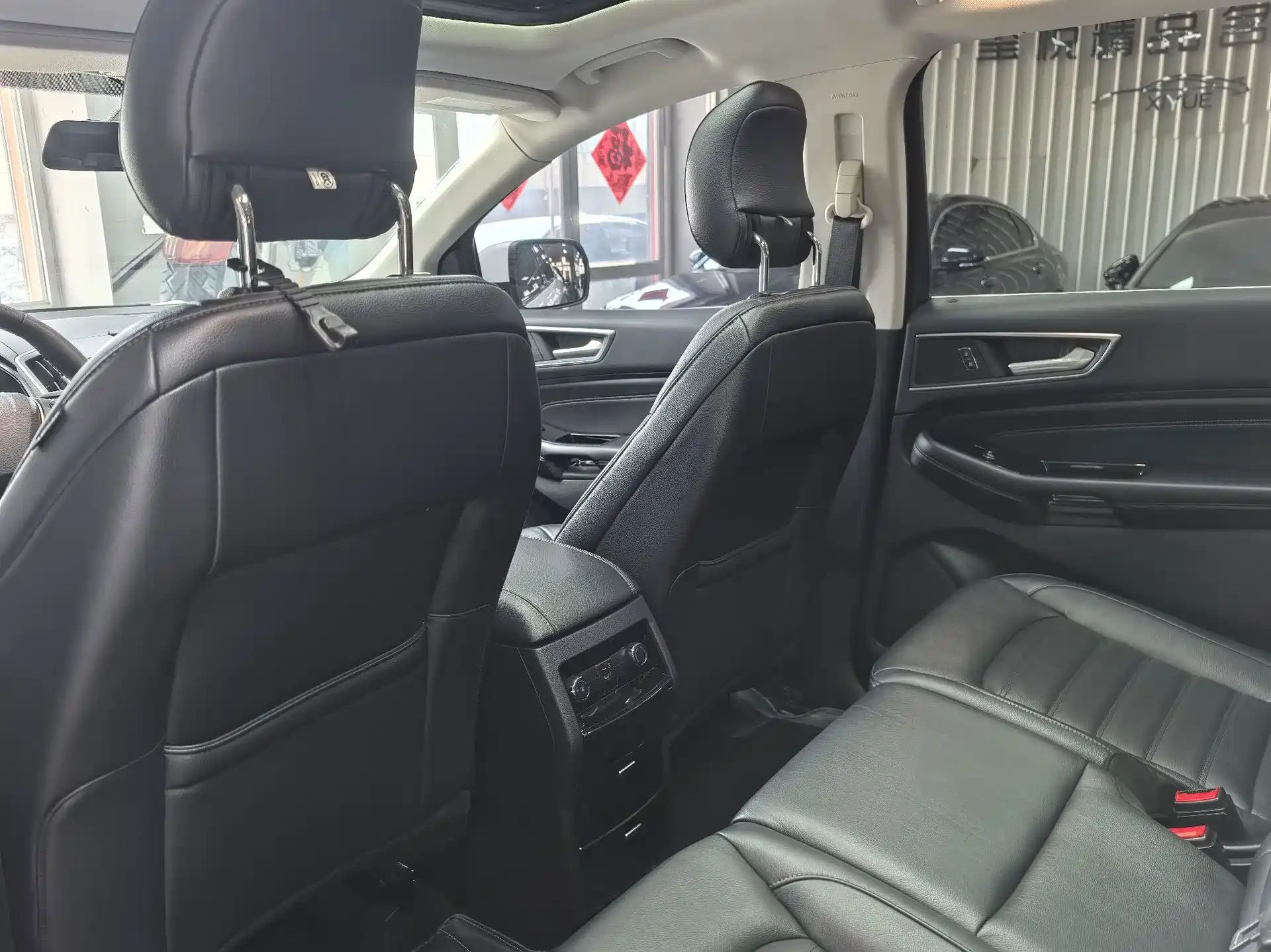 Фото 18 - Ford Edge