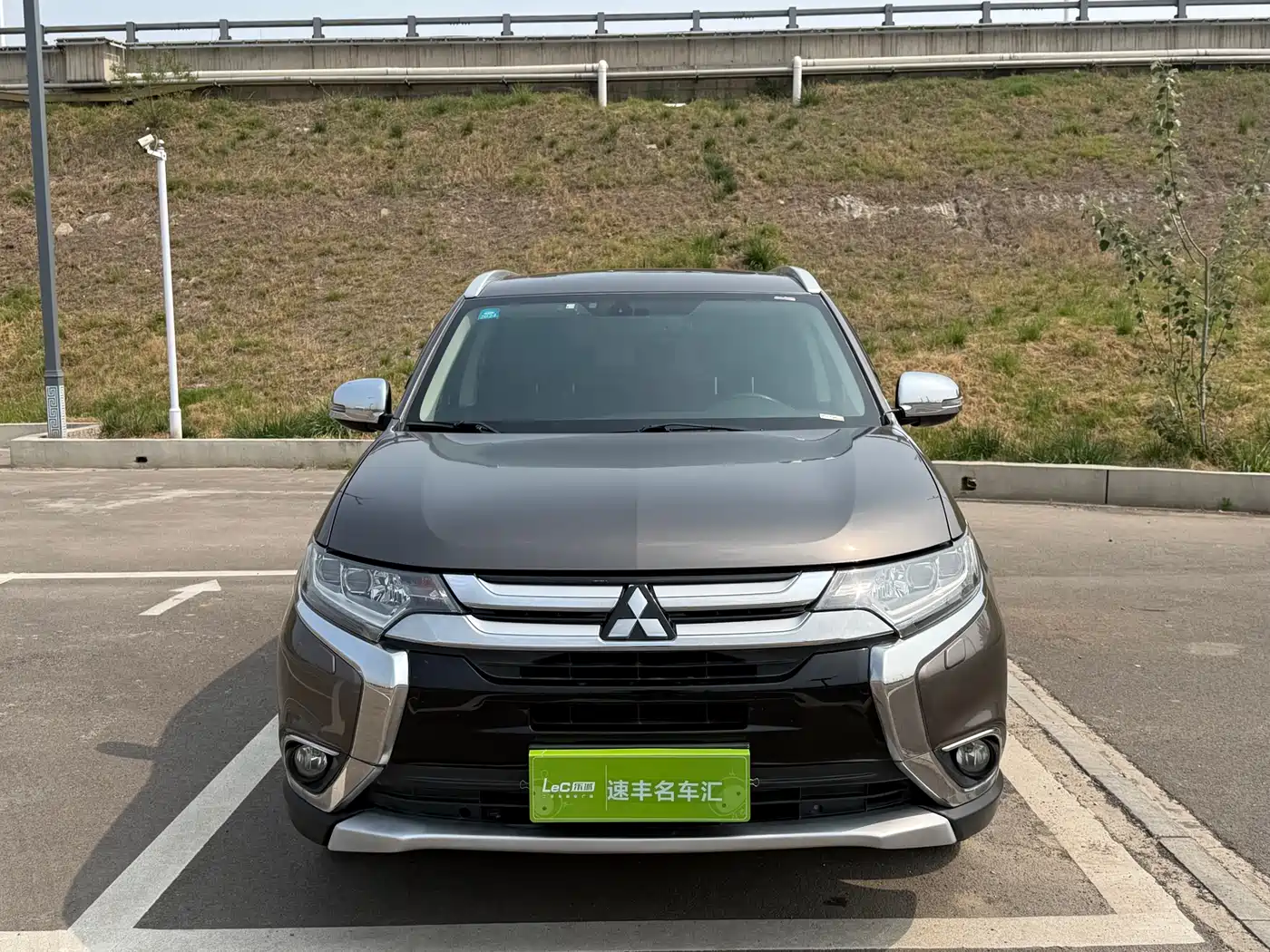 Mitsubishi Outlander (Import) 2016 2.4L 4WD Elite 5-seater фото 2