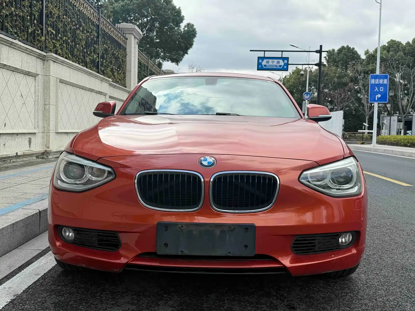 Photo 2 - BMW 1 Series (Import)