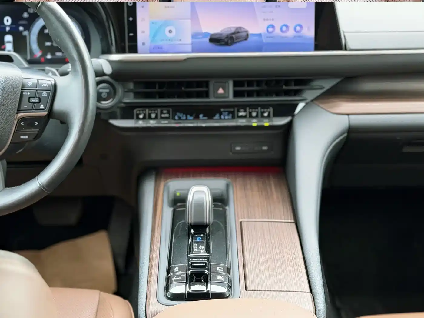 Toyota Crown (Import) 2024 2.5L Ultimate Edition фото 18