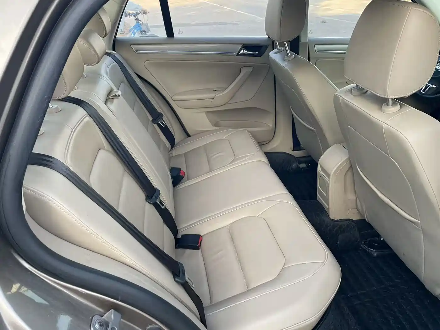 Volkswagen Bora 2013 1.6L Automatic Luxury Model фото 8