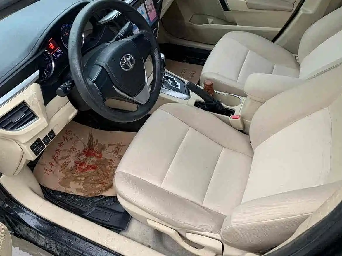 Toyota Corolla 2014 1.6L CVT GL-i фото 5