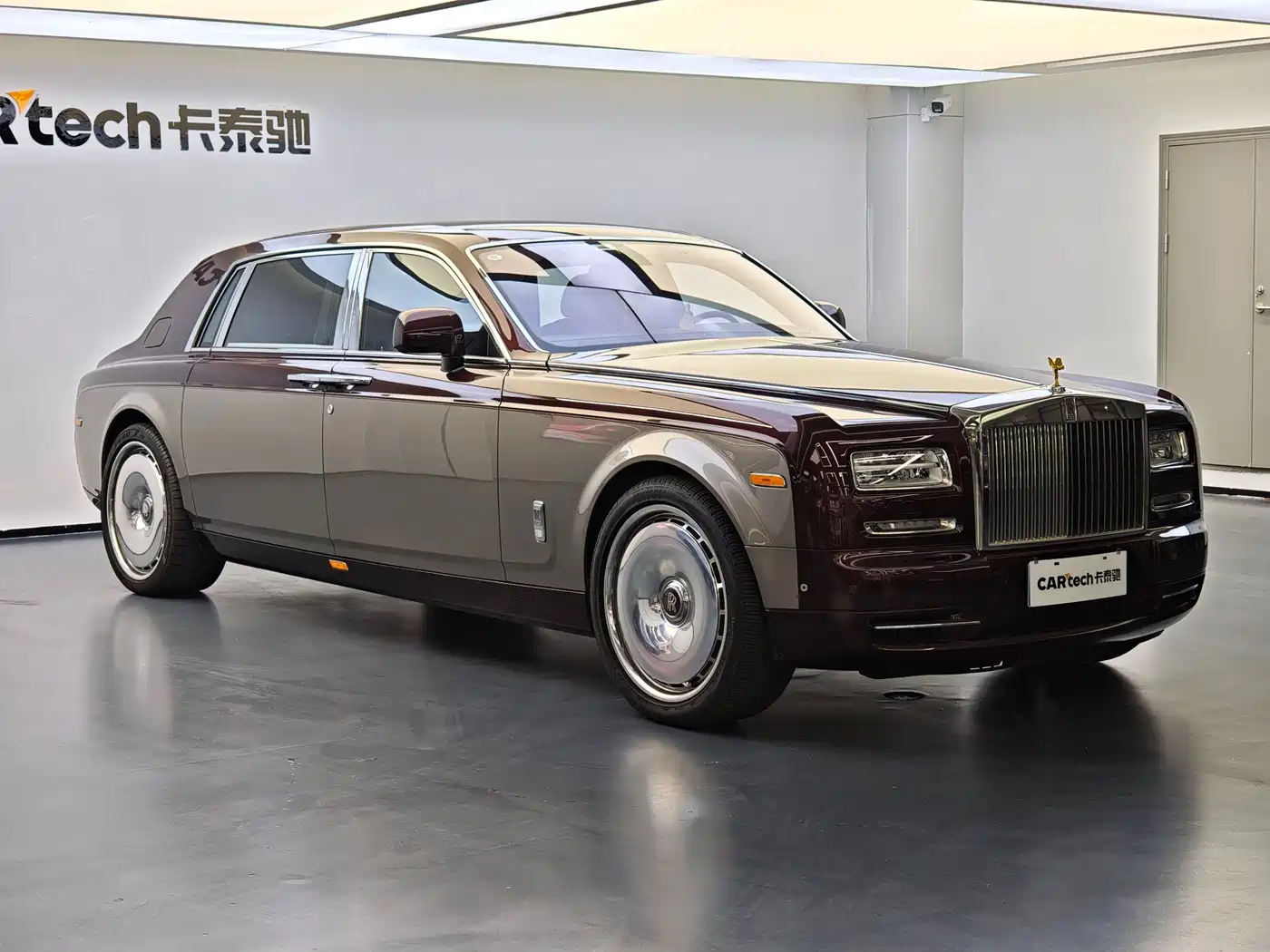 Фото 2 - Rolls-Royce Phantom
