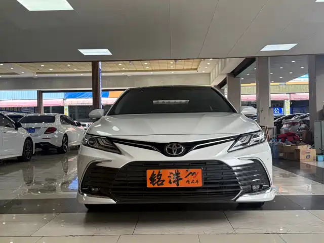 Toyota Camry 2021 2.5G Luxury Edition — фото 2