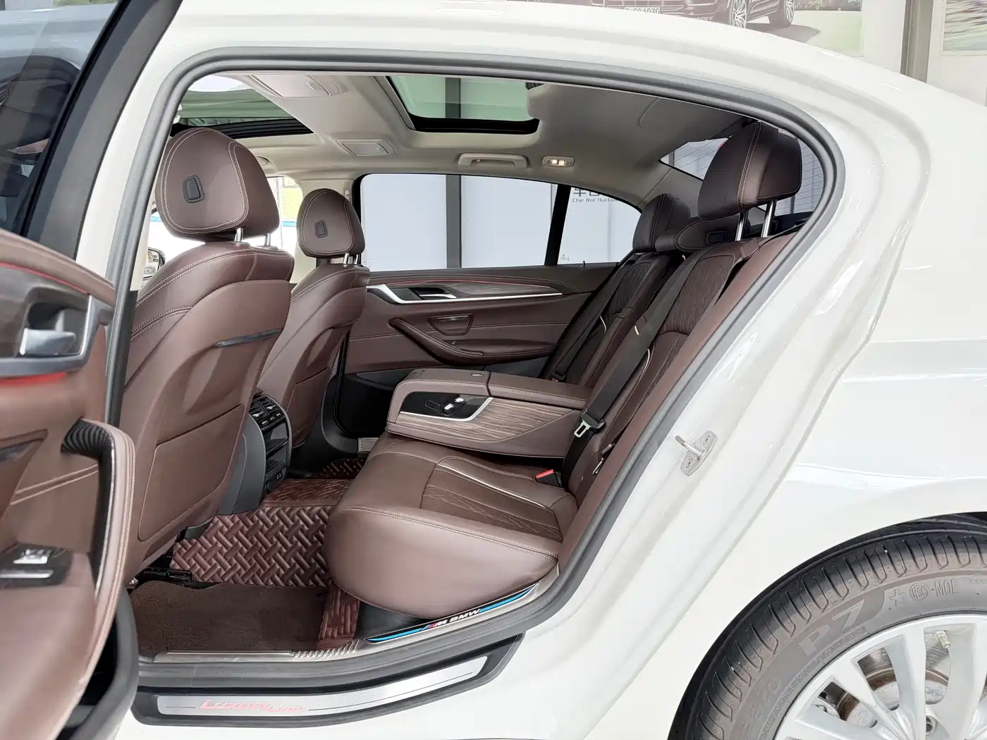 BMW 5 Series 2020 530Li xDrive Luxury Package фото 4