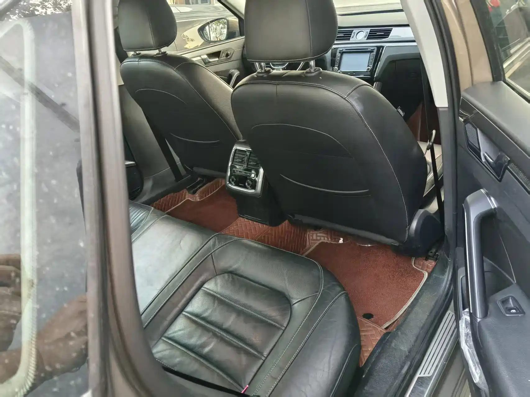 Photo 7 - Volkswagen Passat
